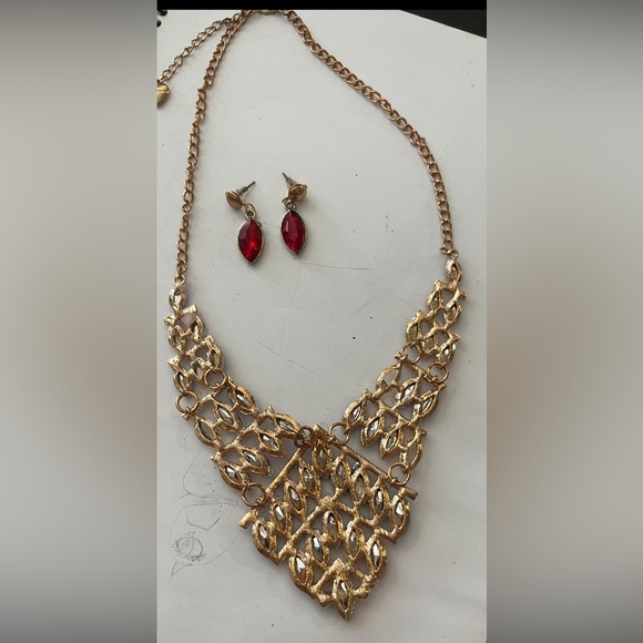 Betsy Johnson, gems set of earrings and a necklace❤️ - Picture 3 of 5